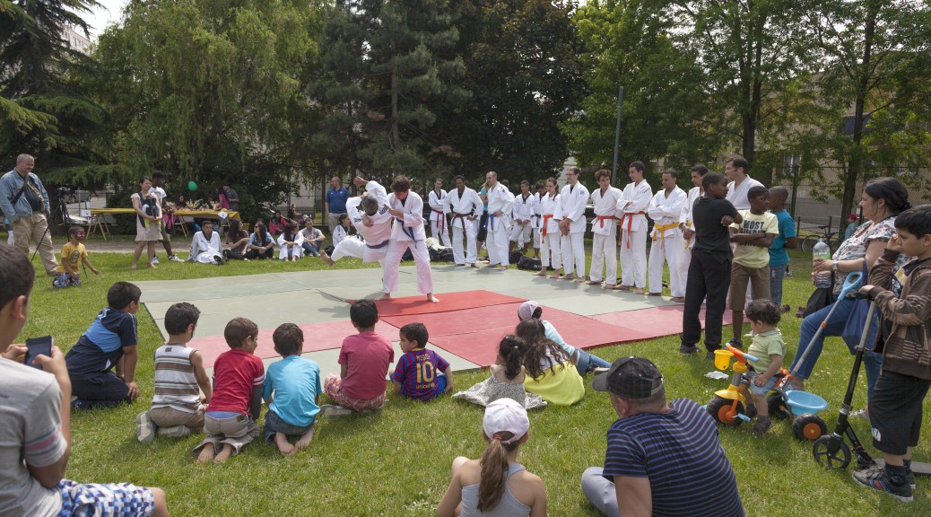 Photo de pratiquants du Ju Jitsu en plein air